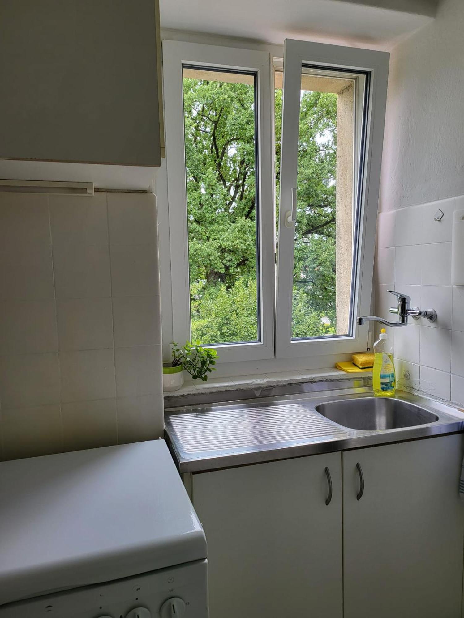 Bastis Central Guesthouse Lucerne City Buitenkant foto