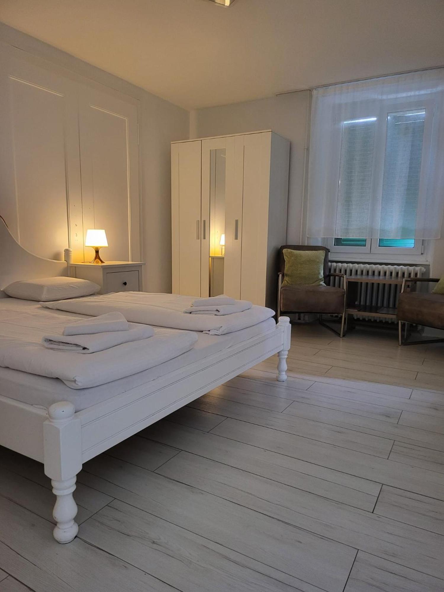Bastis Central Guesthouse Lucerne City Buitenkant foto