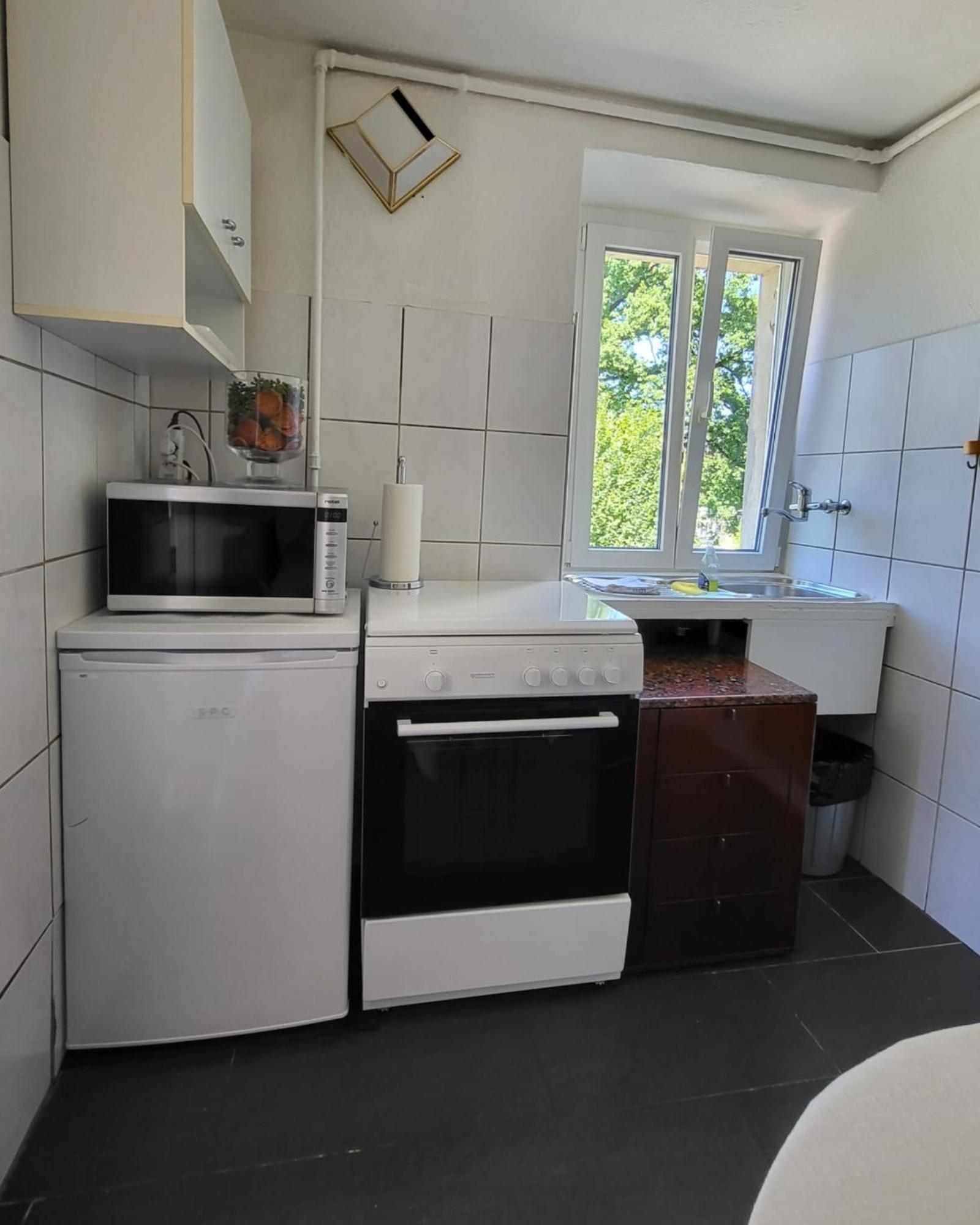 Bastis Central Guesthouse Lucerne City Buitenkant foto